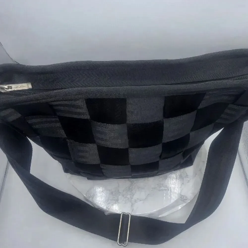 HARVEYS Black Executive Messenger Seatbelt Bag